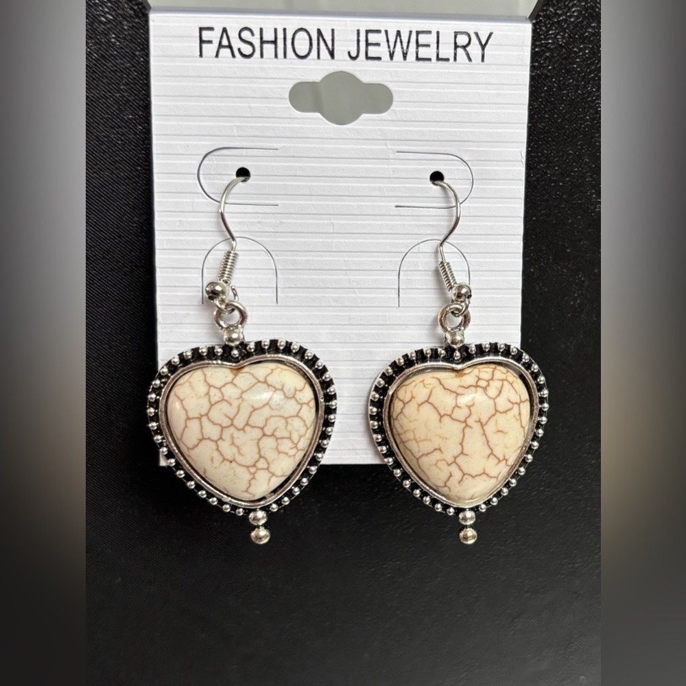 5/$25 (Pick 5 items for $25 Labeled) Heart-Shaped Silver and Cream Earrings